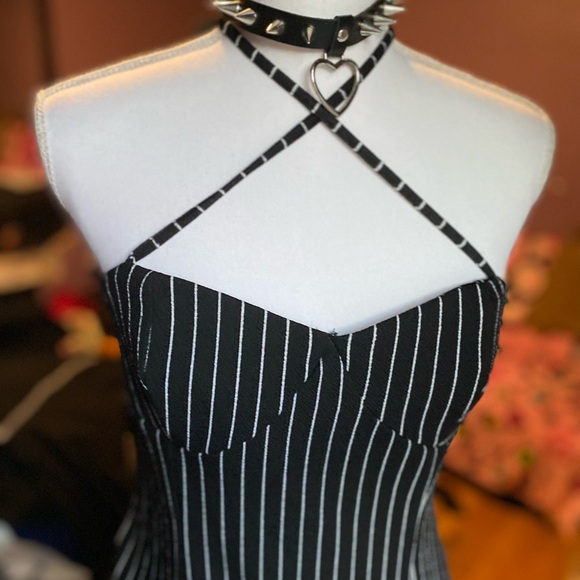 SHEIN Black and White Pinstripe Strapless Dress - Picture 4 of 6